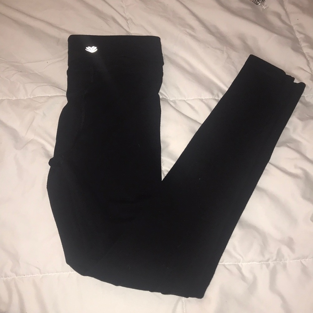 Black athletic leggings